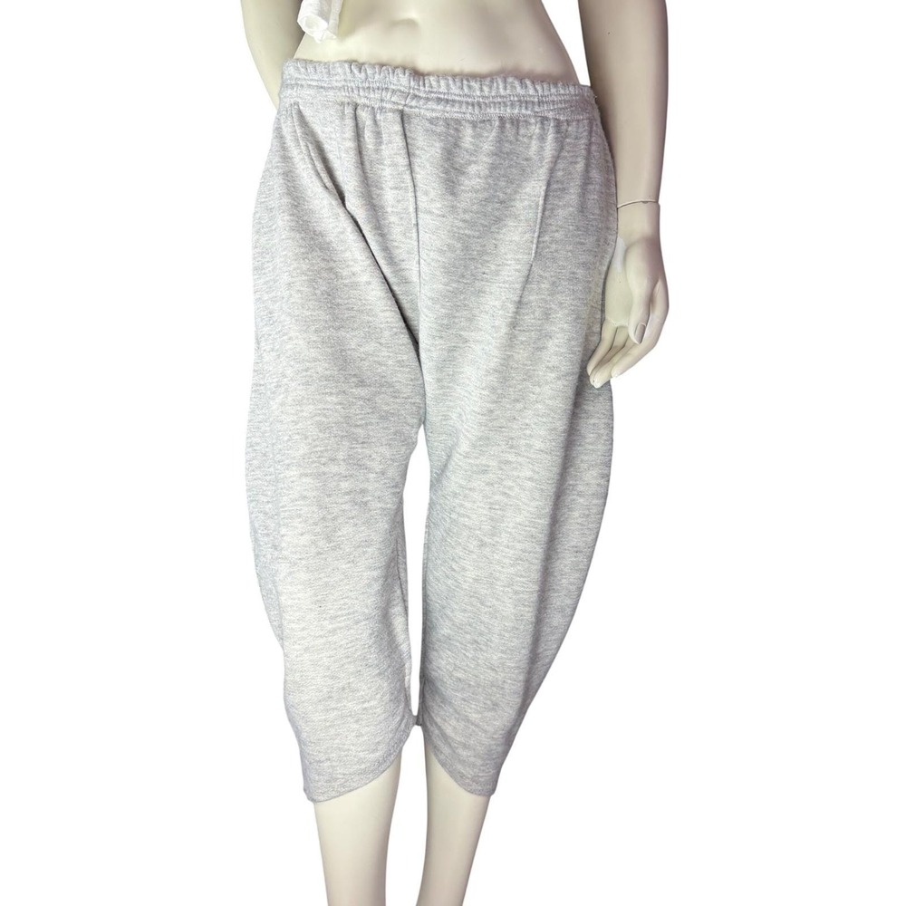 Simpłe Gray Barell Leg Capri Joggers Model Off Duty Athleisure Streetwear Medium